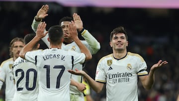 MADRID, 17/12/2023.- El delantero del Real Madrid Brahim Díaz (d) celebra su gol durante el partido de la jornada 17 de Liga en Primera División que Real Madrid y Villarreal CF disputan hoy domingo en el estadio Santiago Bernabéu. EFE/Kiko Huesca