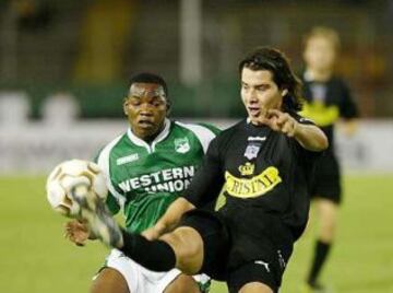 Colo Colo comenzó la Copa de 2004 con una derrota 2-3 en casa ante Deportivo Cali. En Colombia perdió 3-1.