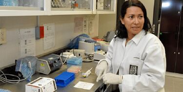 Así es Eva Ramón Gallegos, la científica mexicana pionera en erradircar el virus del papiloma humano