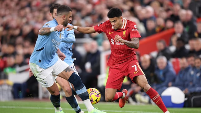 Luis Díaz fuerza el penal para que Liverpool liquide al City