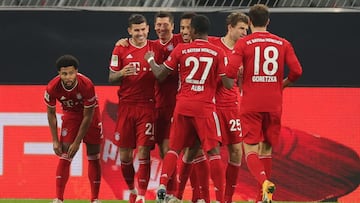DORTMUND, GERMANY - NOVEMBER 07: Robert Lewandowski (3L) of Muenchen celebrates his team's second goal with teammates during the Bundesliga match between Borussia Dortmund and FC Bayern Muenchen at Signal Iduna Park on November 07, 2020 in Dortmund,