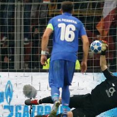 Locura en Estambul: el 'Galata' pierde pero sigue en Europa