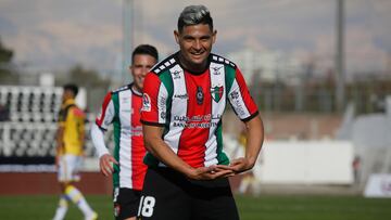 Futbol, Palestino vs Coquimbo Unido.
Fecha 18, campeonato Nacional 2022.
El jugador de Palestino Maximiliano Salas, centro, celebra su gol contra Coquimbo Unido durante el partido por la primera division disputado en el estadio Municipal de La Cisterna.
Santiago, Chile.
16/07/2022
Jonnathan Oyarzun/Photosport

Football, Palestino vs Coquimbo Unido.
18th date, 2022 National Championship.
Palestino’s player Maximiliano Salas, center , celebrates his goal against Coquimbo Unido during the first division match held at Municipal La Cisterna stadium.
Santiago, Chile.
07/16/2022
Jonnathan Oyarzun/Photosport