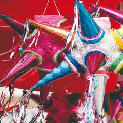 ¿Cómo hacer una piñata navideña y cuál es el significado de los picos?