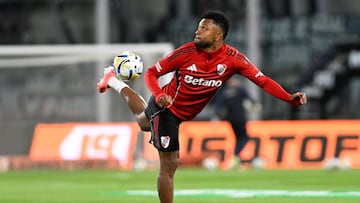 Miguel Borja of River Plate warms up before a Torneo Clausura Betano 2025 match between Talleres and River Plate at Mario Alberto Kempes Stadium on October 18, 2025 in Cordoba, Argentina. (Photo by Hernan Cortez/Getty Images)