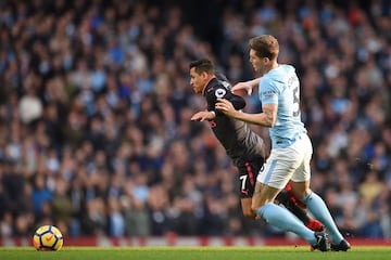 Así fue el ingrato partido de Alexis ante el Manchester City