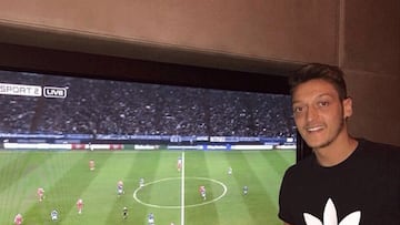 Özil no se perdió el partido
entre dos de sus exquipos