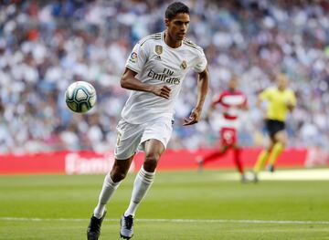El central franc¨¦s volvi¨® a liderar el centro de la zaga junto a Sergio Ramos.