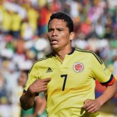 ¿Quién debe jugar con Bacca en el ataque de Colombia?