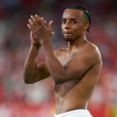 Koundé abandona la concentración del Sevilla en Portugaly llega a Barcelona