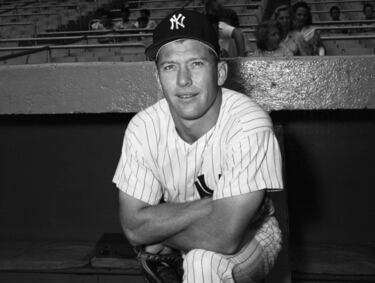 Mickey Mantle baseball card sells for record $12.6 million at auction