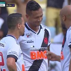 Guarín y la inusual forma de ganarle tiros libres a sus colegas