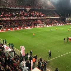 Guillermo Ochoa se queda en la banca con el Standard Lieja