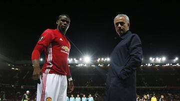 Paul Pogba y Jos&eacute; Mourinho.