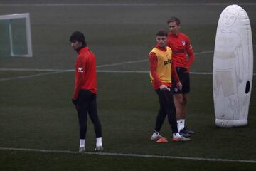 Atlético's Joao Félix and Kiera Trippier in today's session in Majadahonda, Madrid.