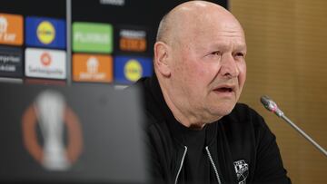 GRAFCAV3037. BILBAO, 29/01/2025.-Rueda de prensa del entrenador del Viktoria Plzen, Miroslav Koubek, previa al partido de Liga Europa del jueves ante el Athletic Club en San Mamés. EFE/Luis Tejido