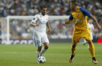 Dani Ceballos encara a un jugador del APOEL.