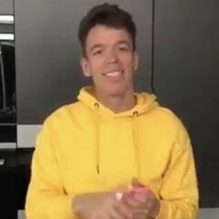 Rigo entrega su malliot y una rodada a la Fundación Falcao