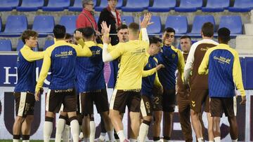 Las Palmas es líder fuera de casa