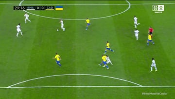 La acción de Fali con Rodrygo en el Real Madrid-Cádiz.