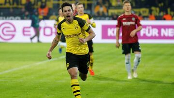 Guerreiro celebra un gol en el Borussia Dortmund-Hannover. Al lateral lo quiere el PSG