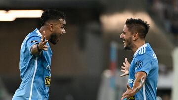 Sporting Cristal's Brazilian forward Brenner (L) celebrates with forward Alejandro Hohberg after scoring during the Copa Libertadores group stage second leg football match between Brazil's Fluminense and Peru's Sporting Cristal, at the Maracana stadium in Rio de Janeiro, Brazil, on June 27, 2023. (Photo by MAURO PIMENTEL / AFP)