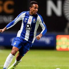 El Oporto gana y mantiene al Benfica a cinco puntos