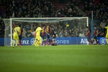 Barcelona-Villarreal. 1-1. Musacchio remata de cabeza el gol del empate.