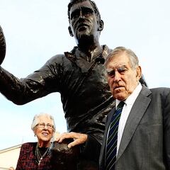 Tributes flood in for All Blacks great Sir Colin Meads