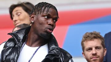 Paul Pogba, jugador de la Juventus de Tur¨ªn, en las gradas del Merkur Spiel-Arena para ver el Francia-B¨¦lgica.