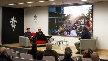 03.01.23. ALEJANDRO IRARRAGORRI Y DAVID GUERRA, EN EL PRIMER FORO QUE ORGANIZA EL SPORTING PARA ESCUCHAR LAS QUEJAS Y CRITICAS DE LOS AFICIONADOS.