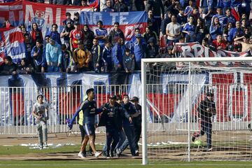 Hinchas de Universidad de Chile realizan el tradicional Banderazo previo al Superclásico. En la fotografía Gonzalo Espinoza.