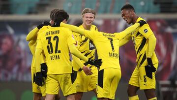 Dortmund&#039;s Norwegian forward Erling Braut Haaland (C) celebrates scoring his team&#039;s third goal with teammates during the German first division Bundesliga football match RB Leipzig vs Borussia Dortmund in Leipzig, on January 9, 2021. (Photo by Ro