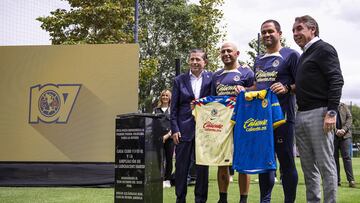 (L-R), Angel Villacampa head coach of Womens team, Andre Soares Jardine head coach Mens team Emilio Azcarraga Propietary of Club America during the event of laying the First Stone of the future Womens Club House and Extension of the Cancha Centenario, at Club America, on October 11, 2023.
<br><br>
(I-D), Angel Villacampa Director Tecnico Femenil, Andre Soares Jardine Director Tecnico Varonil, Emilio Azcarraga Propietario de Club America durante el evento de la colocacion de la Primera Piedra de la futura Casa Club Femenil y Ampliacion de la Cancha Centenario, en el Club America, el 11 de Octubre de 2023.