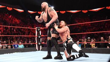 Buddy Murphy ataca a Big Show en Raw.