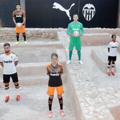 Puma se inspira en Mestalla y las Fallas para sus equipaciones