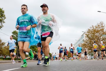 Corredores participan en la Media Maratón de Valencia.