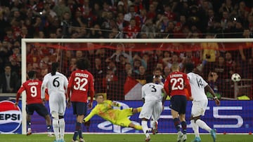 Así transformó el penalti Jonathan David.