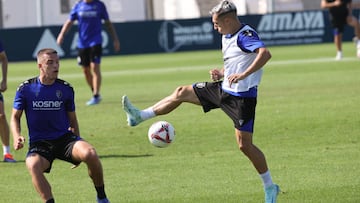 Bryan Zaragoza en su primer entrenamiento con Osasuna.