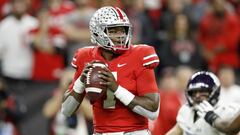 Haskins fue el QB titular de los Buckeyes durante 2018 y lanzó para 4,831 yardas y 50 touchdowns.