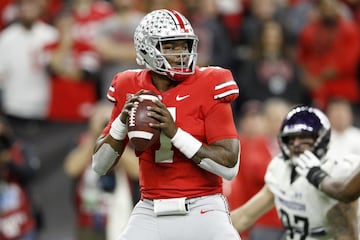 Diez quarterbacks a seguir en agencia libre, canje y el Draft