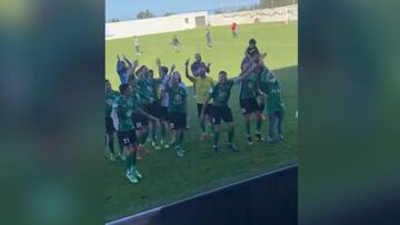 Fútbol para sobrellevar el drama del volcán: la alegría de fans y jugadores del Atlético Paso