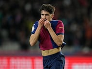 El defensa del FC Barcelona Pau Cubarsí celebra un gol.