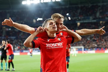 Dejó el gol de la jornada, de nuevo ante el Barça, su bestia negra gracias a un magnifico regate frente a Iñaki Peña. Determinante en la victoria de su equipo, puso el balón en bandeja a Budimir para abrir la lata. Sorprendentemente fue el primer gol de la temporada para el malagueño.
