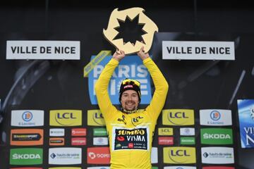 Roglic, con el trofeo de ganador en la Carrera del Sol