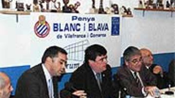 <B>OVACIONADO</B>. Sánchez Llibre se llevó el calor de toda la masa social que se concentra en Vilafranca.