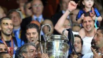 <b>SUEÑO CUMPLIDO. </b>Massimo Moratti levantando la Champions.
