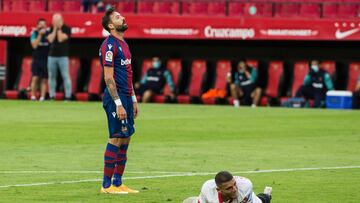 Jose Luis Morales of Levante and Diego Carlos of Sevilla during LaLiga, football match played between Sevilla Futbol Club and Levante Union Deportiva at Ramon Sanchez Pizjuan Stadium on October 1, 2020 in Sevilla, Spain.
AFP7
01/10/2020 ONLY FOR USE IN