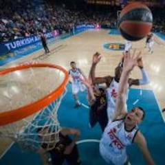 El Real Madrid va a jugarse el pase en canchas malditas