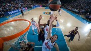 DERROTA. El Madrid cayó 85-80 la pasada temporada en Barcelona, en un partido del Top-16.